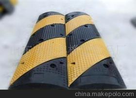 厂家直销1000*300*50mm斜条点状减速带 山东永丰橡塑制品厂道路减速设备详解